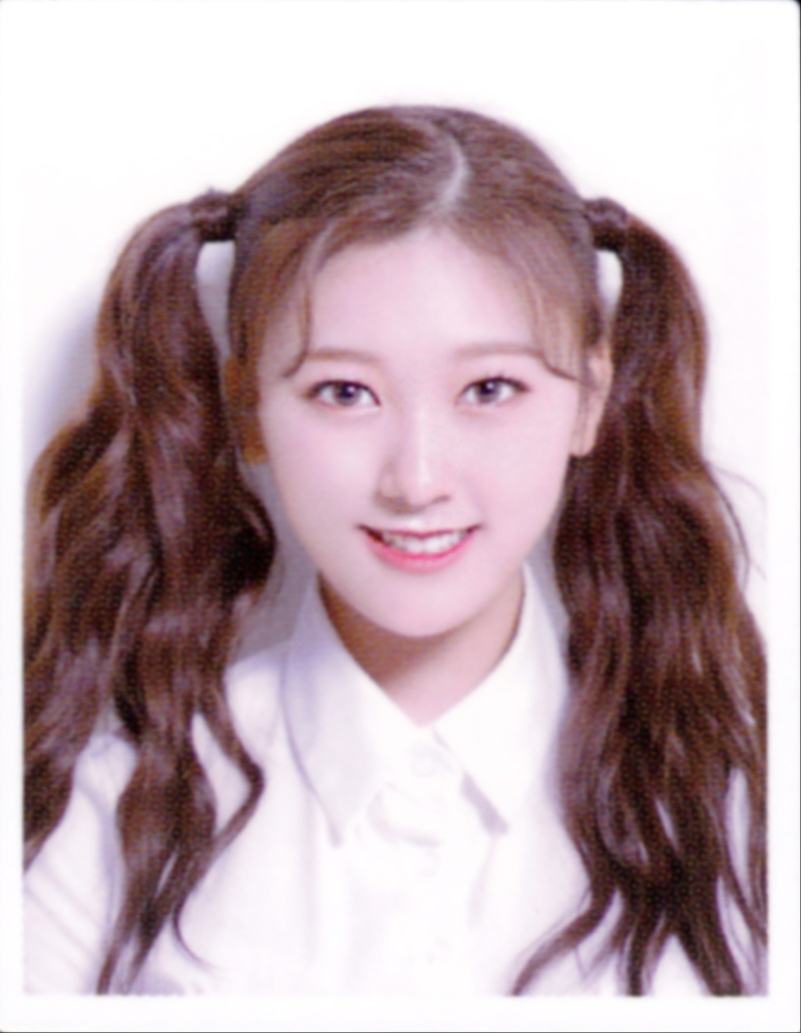 Choerry LOONA photocard from ID Photo Set