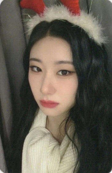 Chaeryeong ITZY photocard from Set Benefit