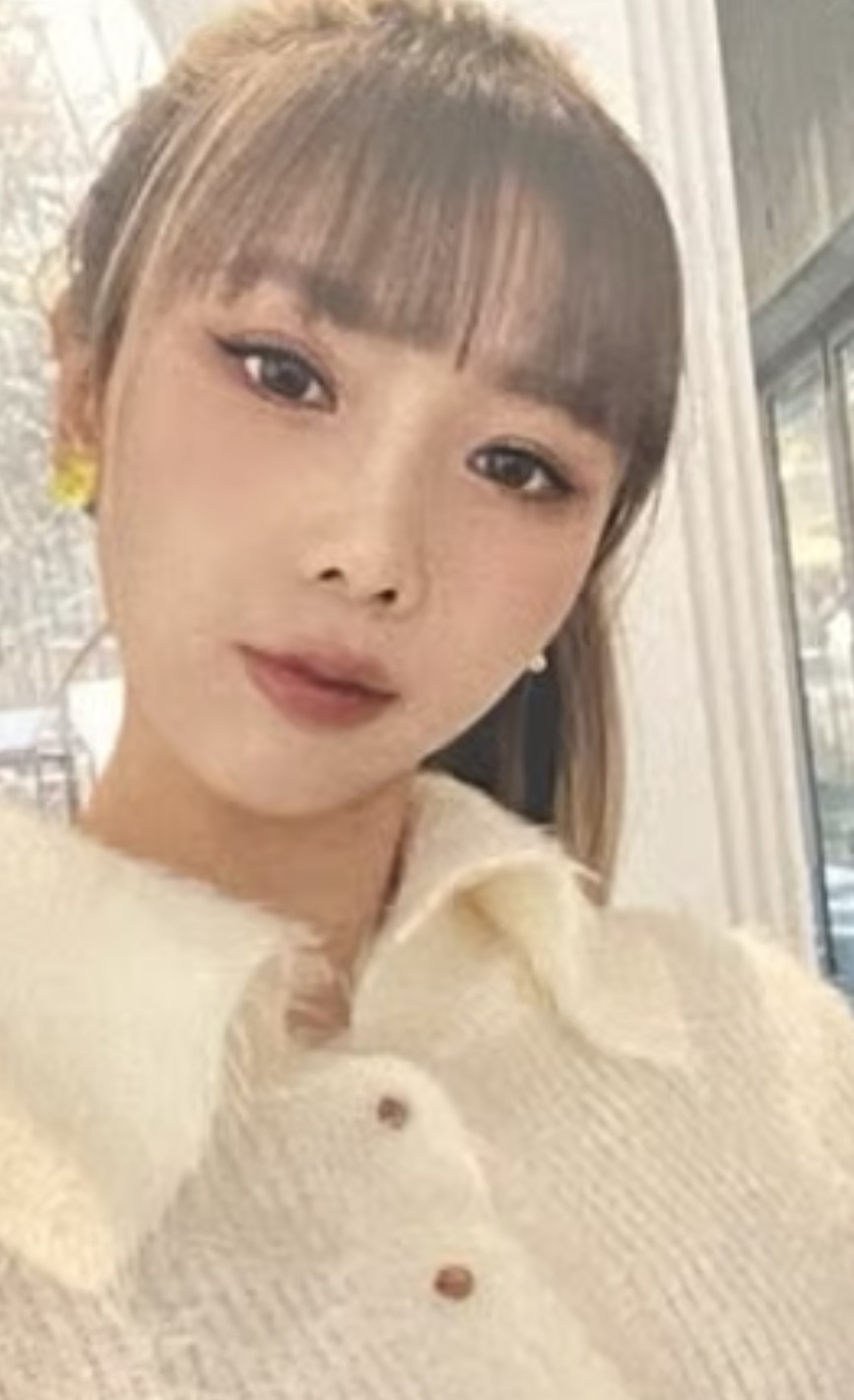 Yoohyeon Dreamcatcher photocard from Set C