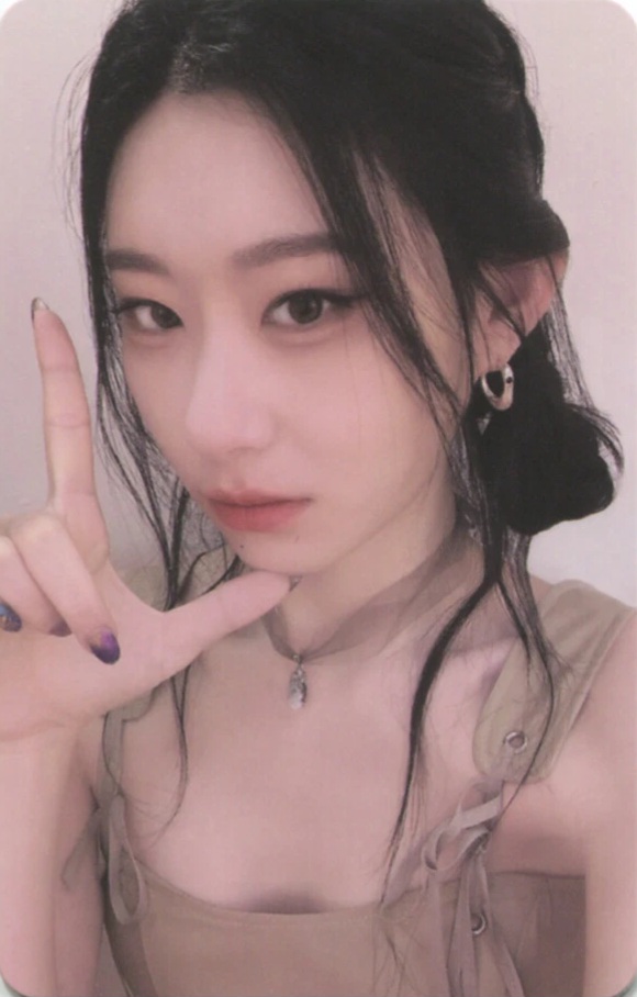 Chaeryeong ITZY photocard from Photocard