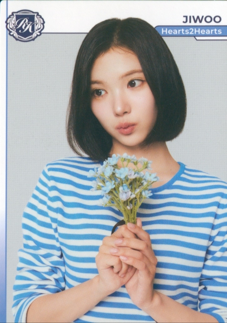 Jiwoo Hearts2Hearts photocard from Base ver.