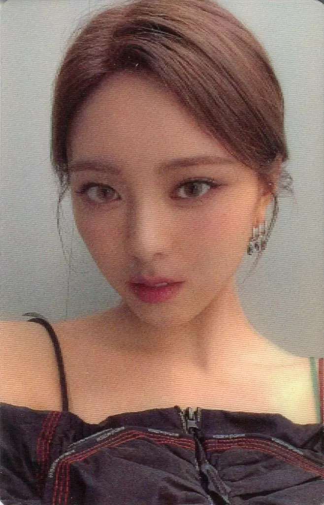 Yuna ITZY photocard from Lenticular Photocard
