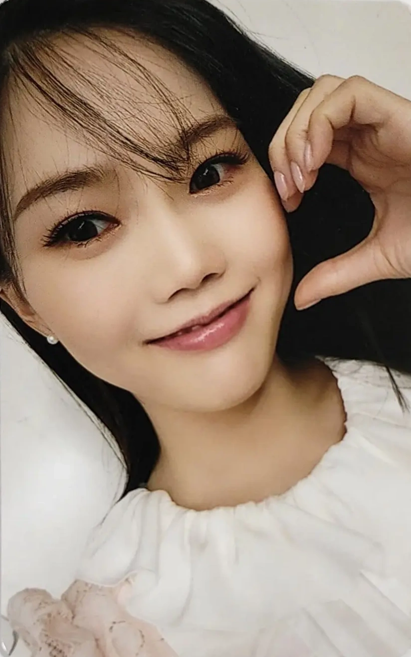 Hyojung OH MY GIRL photocard from Benefit