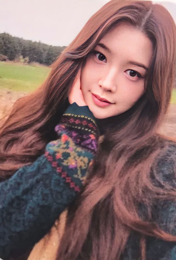 Ana Hearts2Hearts photocard from Mini Photocard