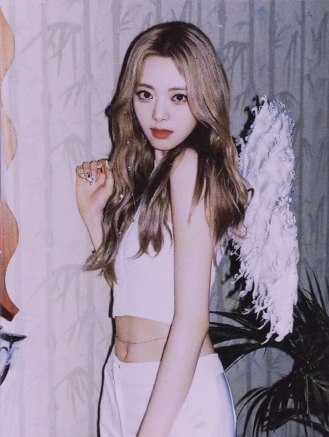 Yuna ITZY photocard from Hidden Message Card