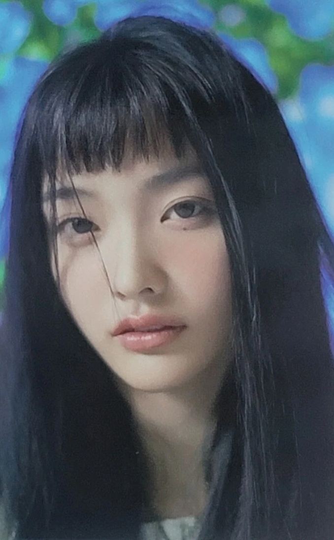 Iroha ILLIT photocard from Preorder