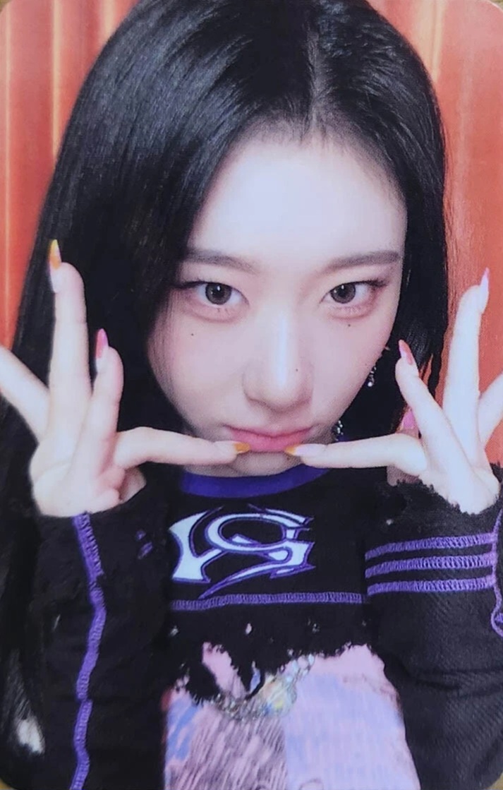 Chaeryeong ITZY photocard from Photocard
