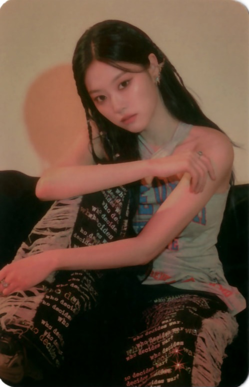 Hyunjin Loossemble photocard from QR Card