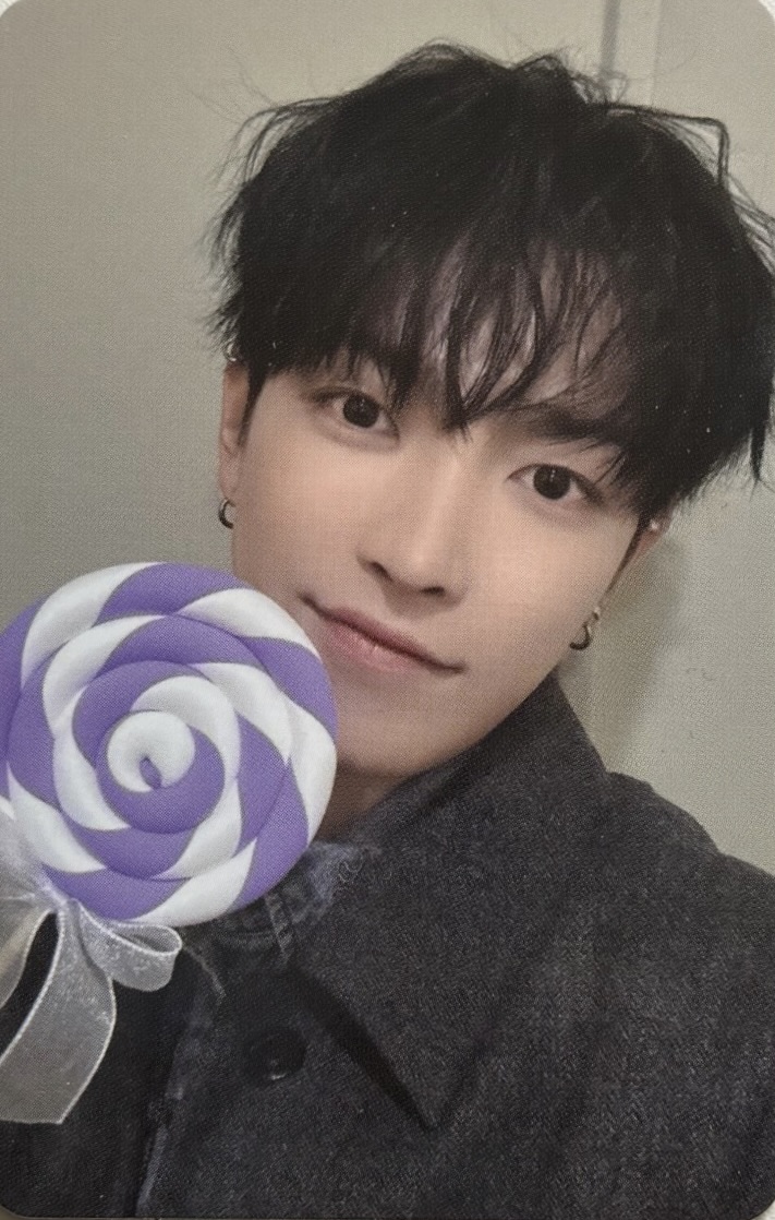 Hongjoong ATEEZ photocard from Online