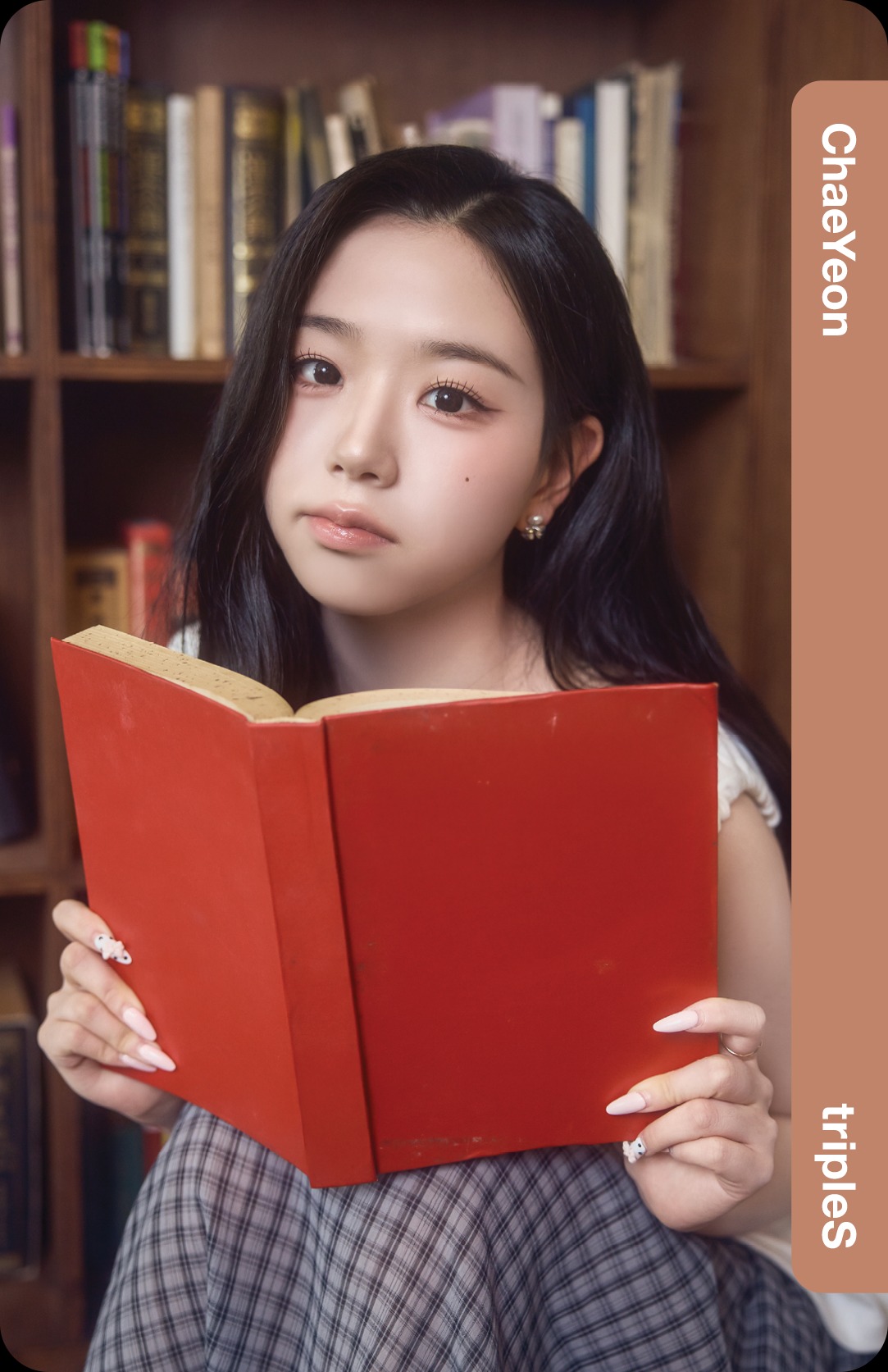Chaeyeon tripleS photocard from Showcase Objekt Pack