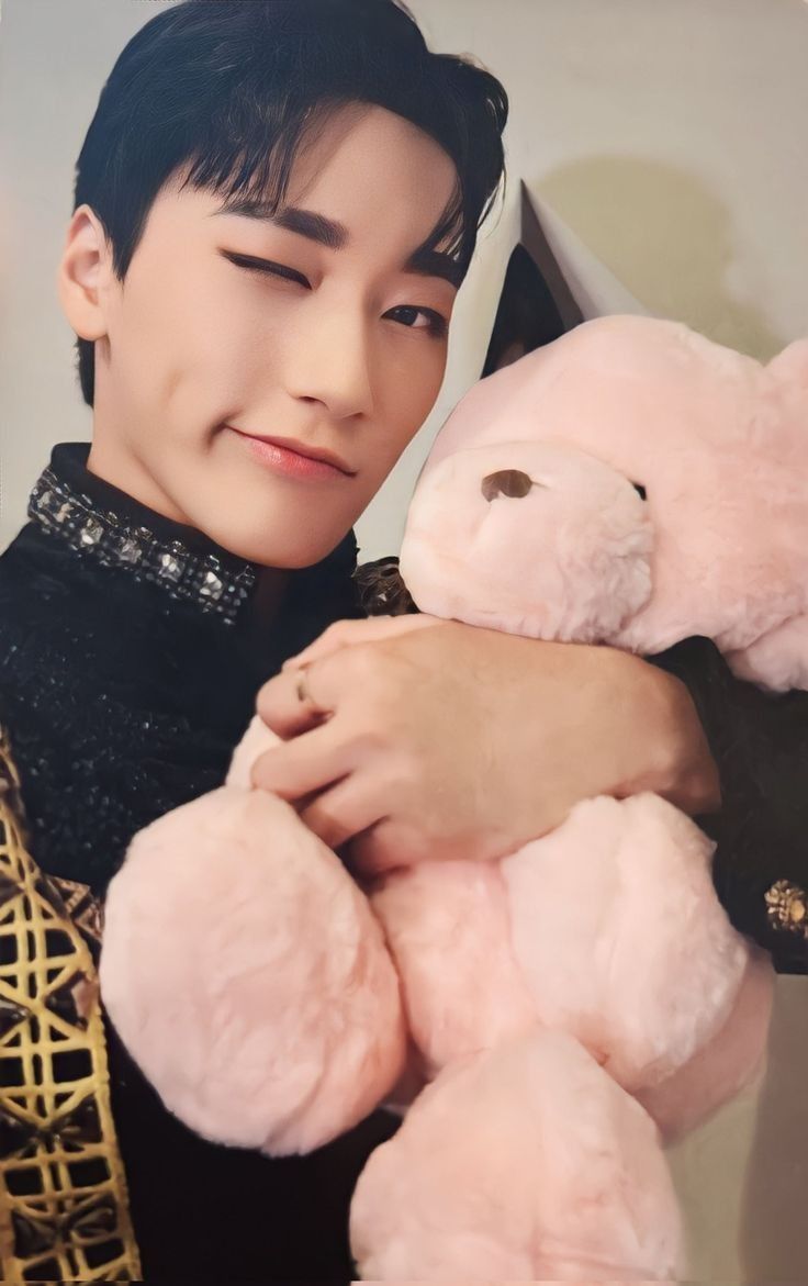 Hello82 Exclusive Hug set