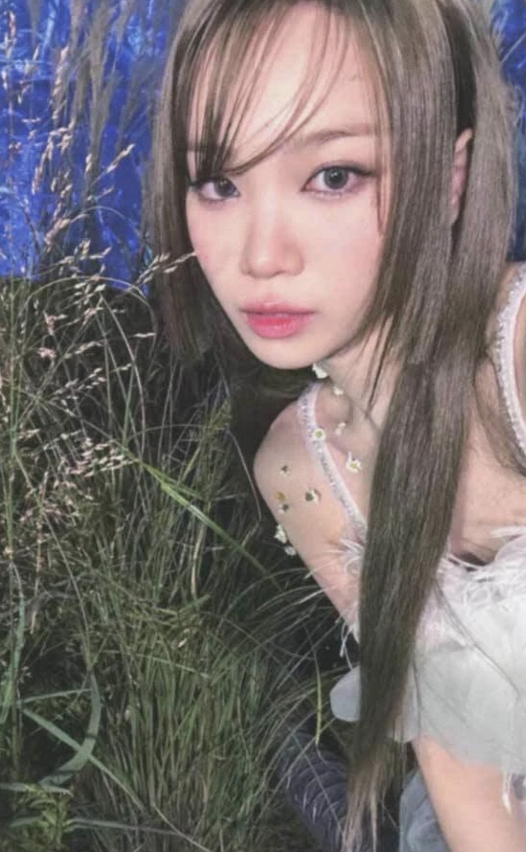 Chaewon LE SSERAFIM photocard from Benefit