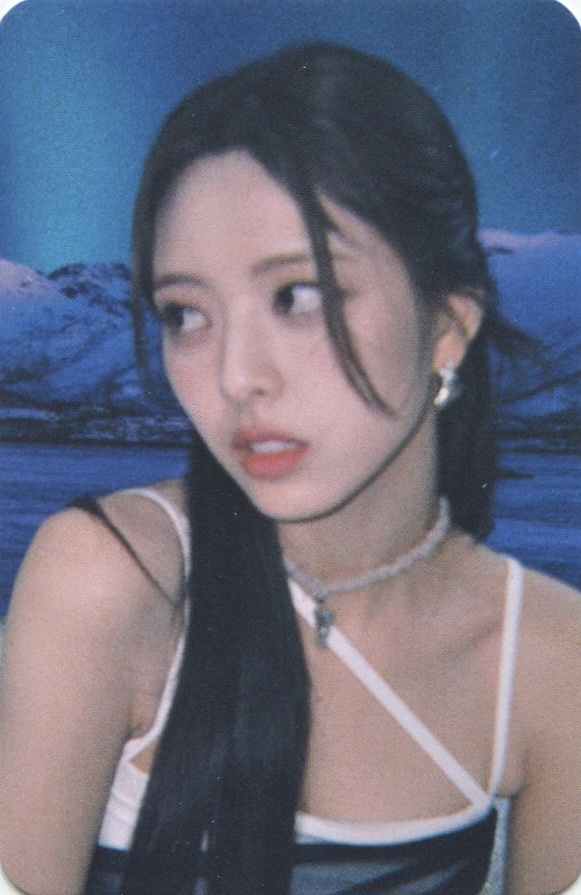 Yuna ITZY photocard - Cheshire Lucky Draw