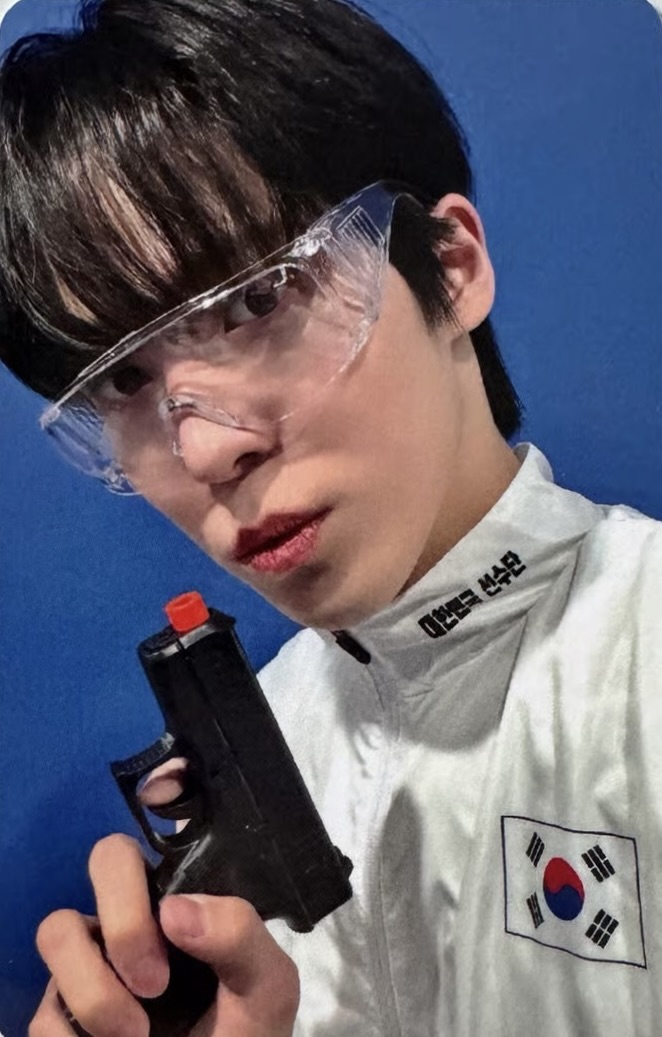 Yunho ATEEZ photocard from Offline