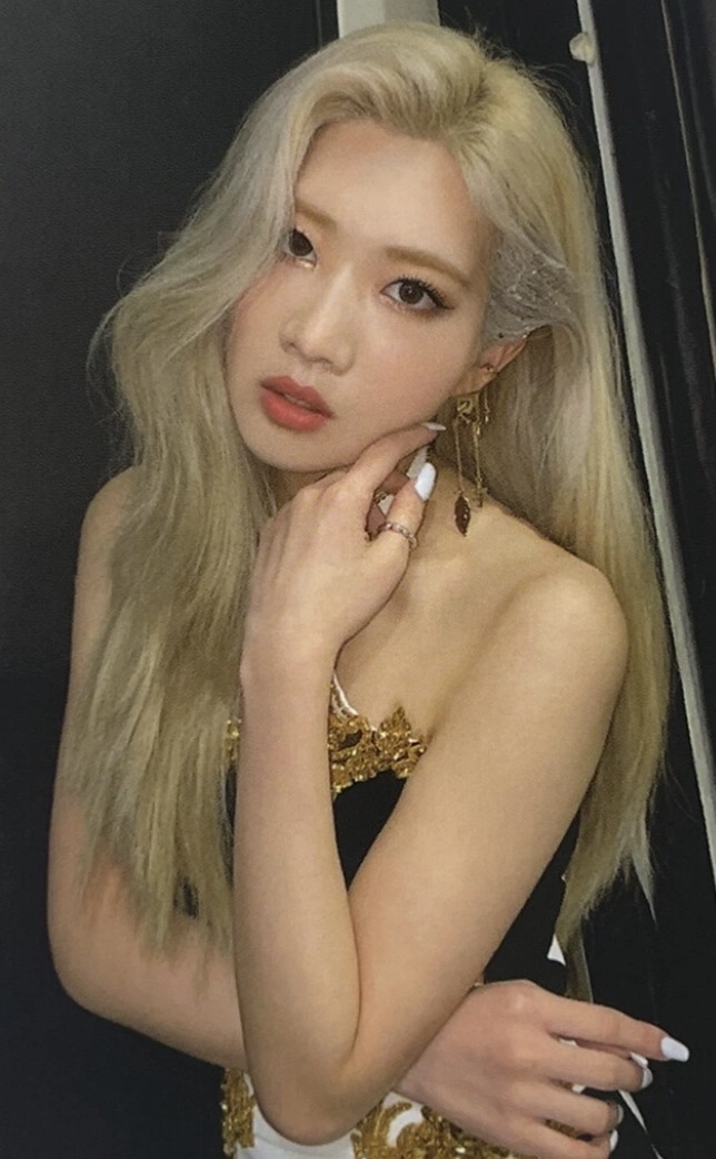 Kim Lip LOONA photocard - '&' Photocard