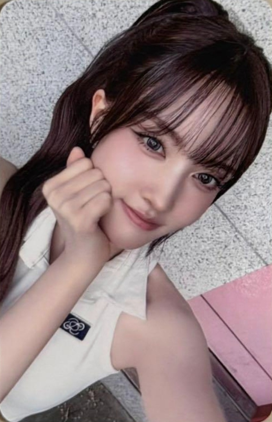 Yoon STAYC photocard from Online