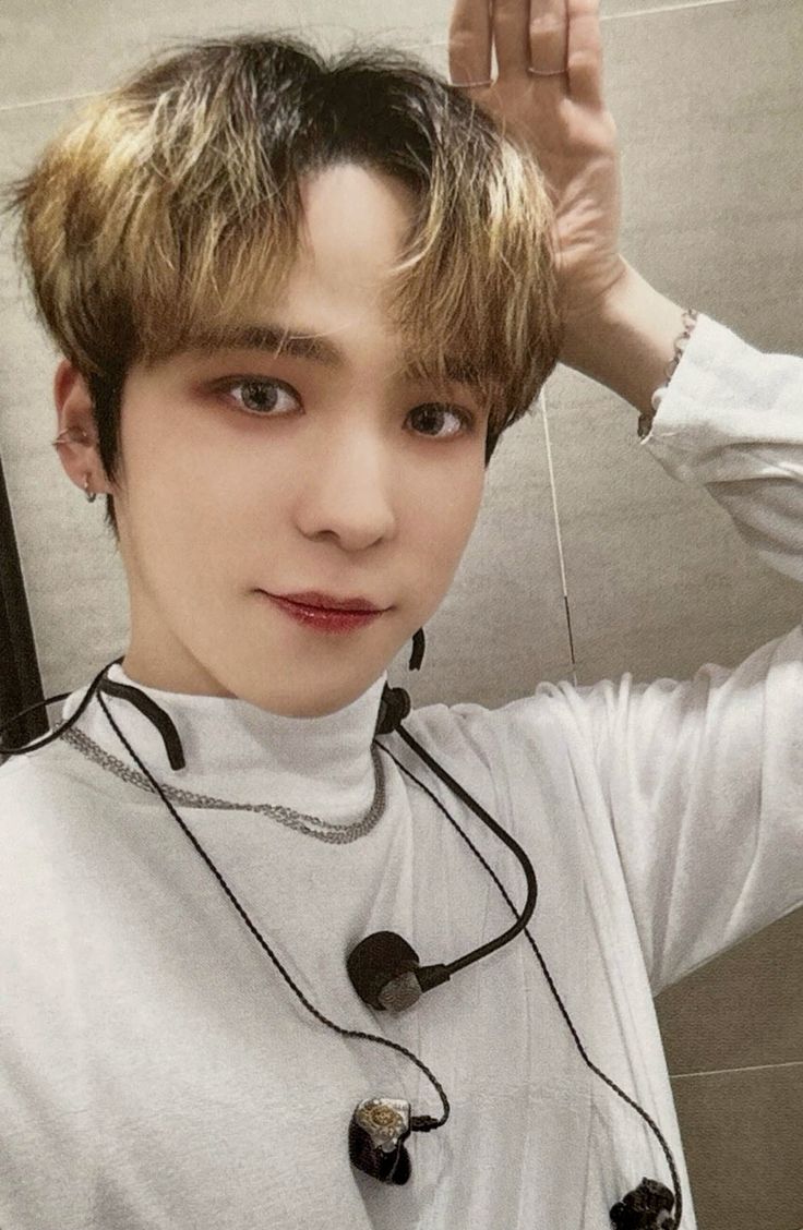Yunho ATEEZ photocard from Offline