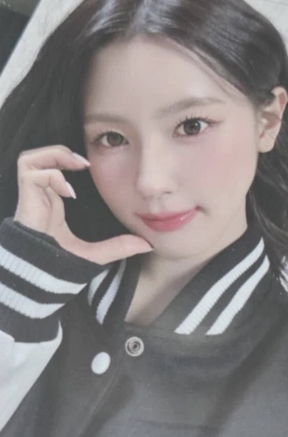 Miyeon I-DLE photocard from Online
