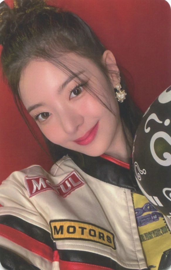 LIA ITZY photocard from Preorder