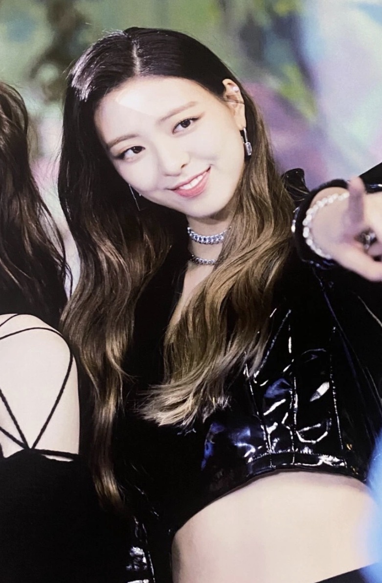 Yuna ITZY photocard - IT'z ME Mini poster