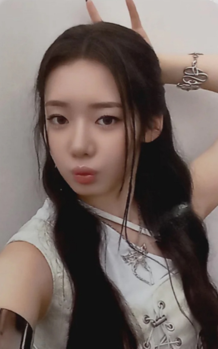 Rora BABYMONSTER photocard - BABYMONS7ER Lucky Draw
