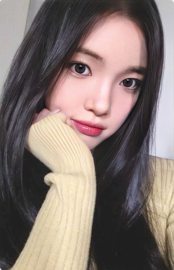 Yuha Hearts2Hearts photocard from Benefit