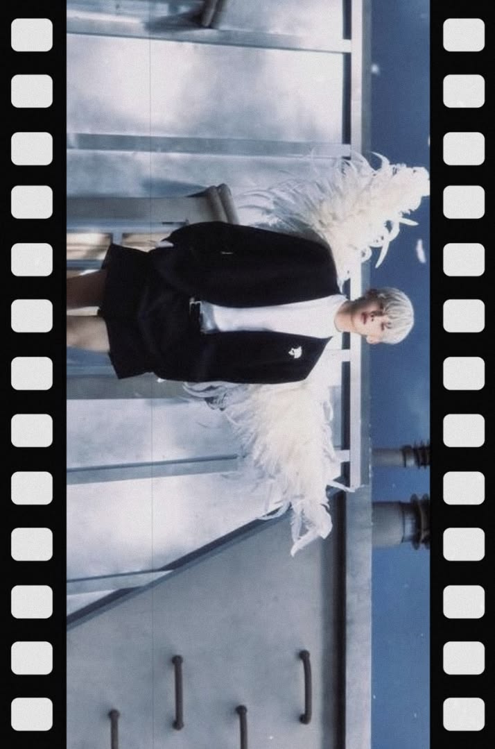 Jo &TEAM photocard from Preorder Benefit (Roar ver. )