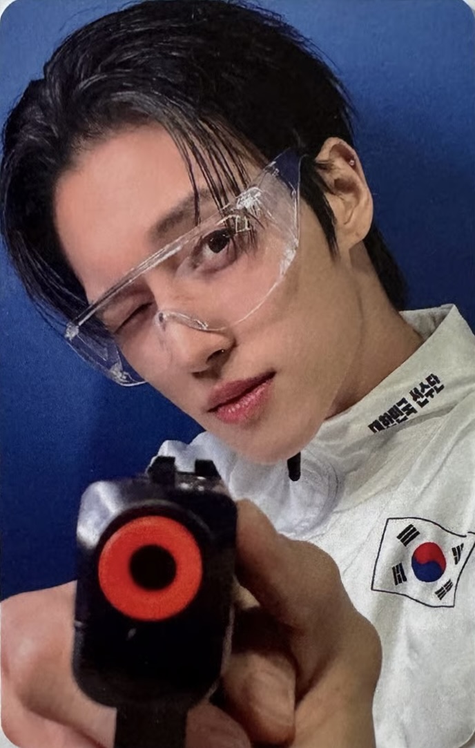 Wooyoung ATEEZ photocard from Offline