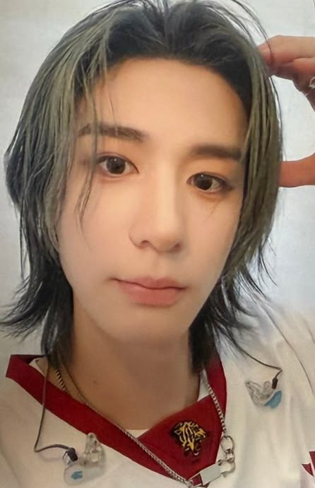 Leehan BOYNEXTDOOR photocard from Benefit