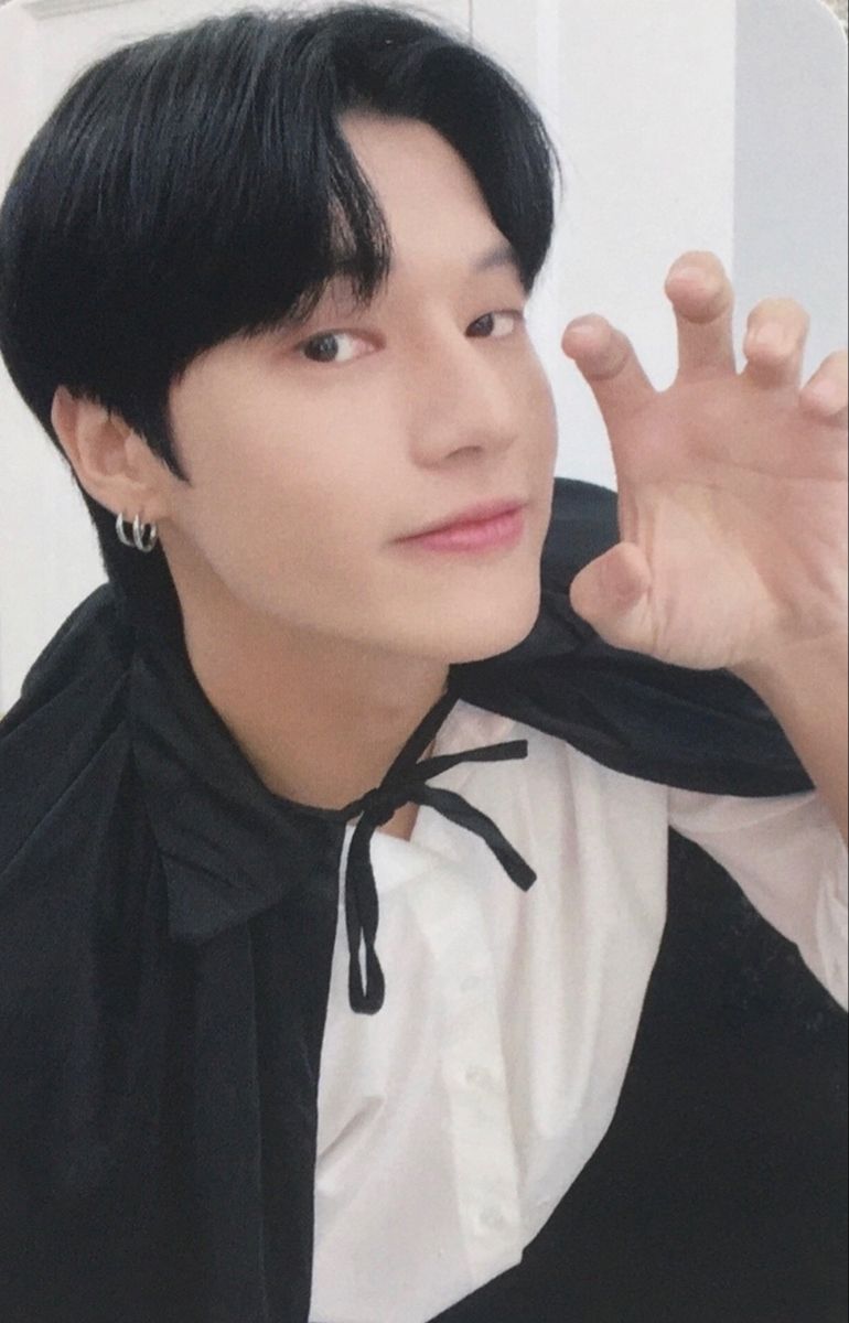 Wooyoung ATEEZ photocard from Benefit