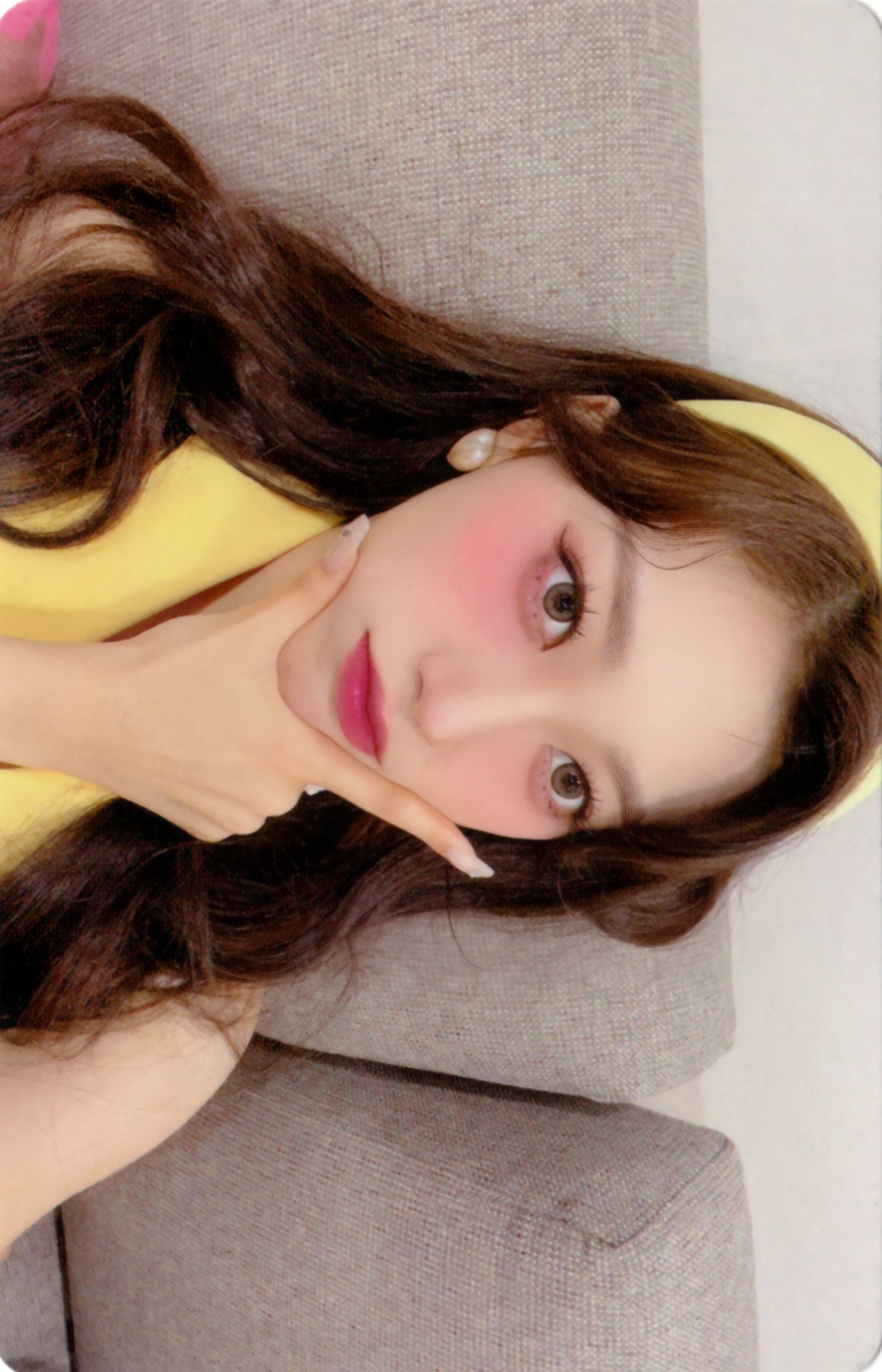 Choerry LOONA photocard from Regular ver.
