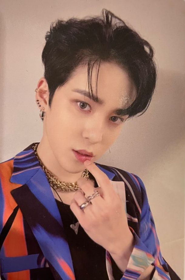 Yunho ATEEZ photocard from Preorder