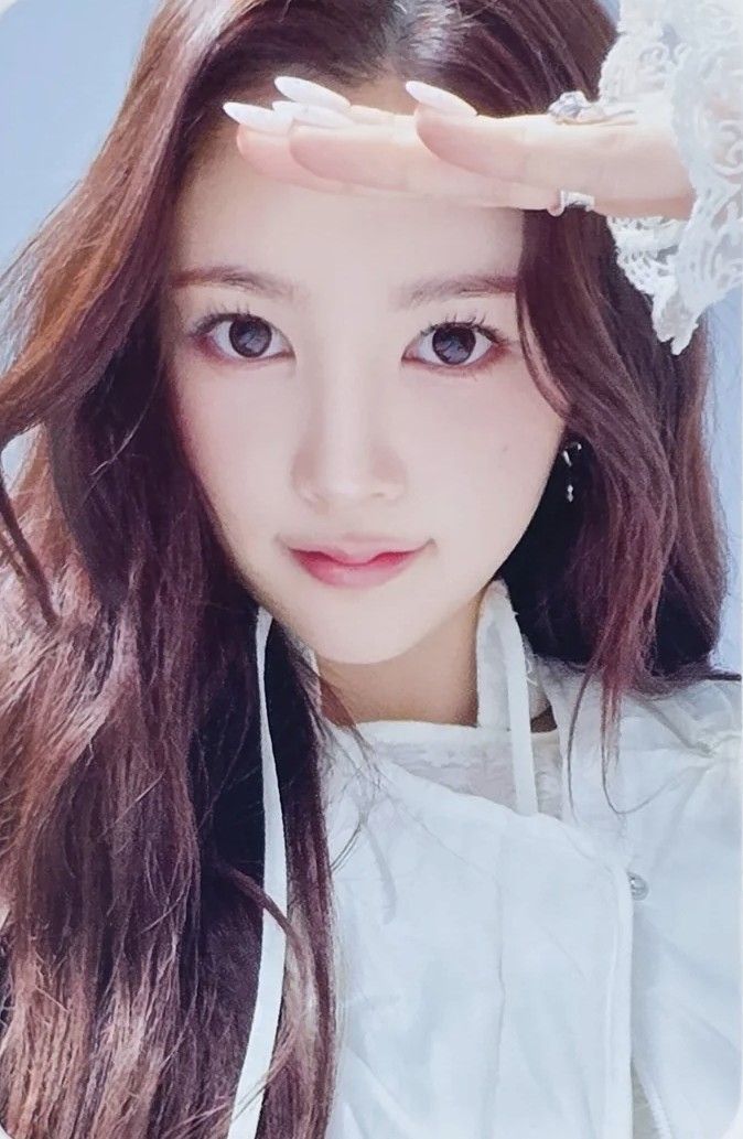 Ana Hearts2Hearts photocard from Benefit