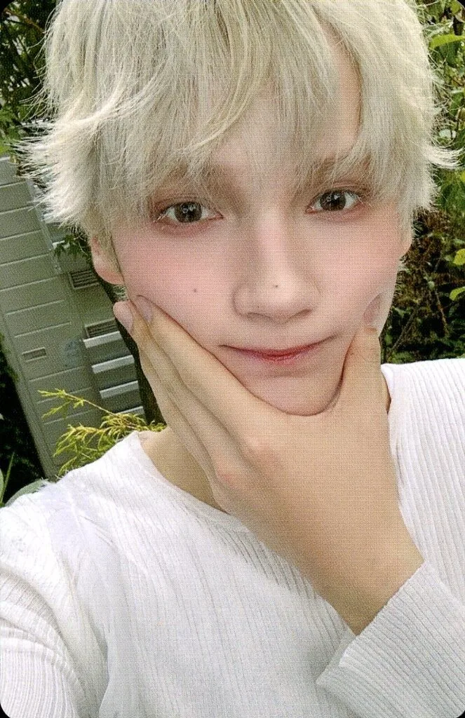 Hueningkai TXT photocard - Starkissed Photocard
