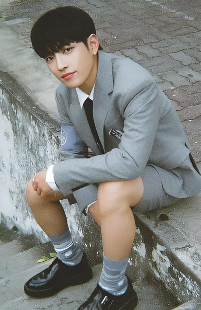 Hongjoong ATEEZ photocard - ZERO:
FEVER EPILOGUE