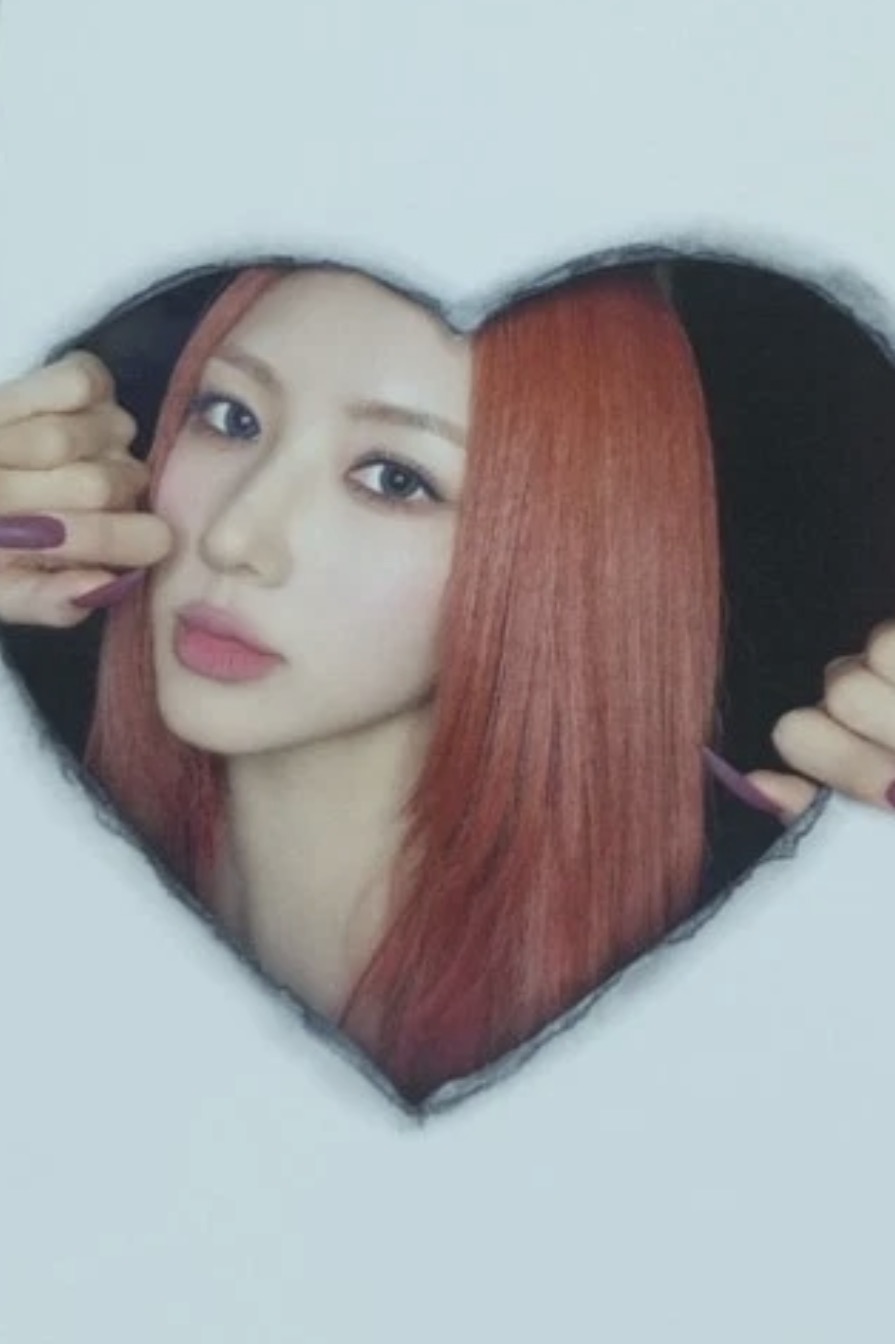 Yoohyeon Dreamcatcher photocard from Heart ver. Benefit