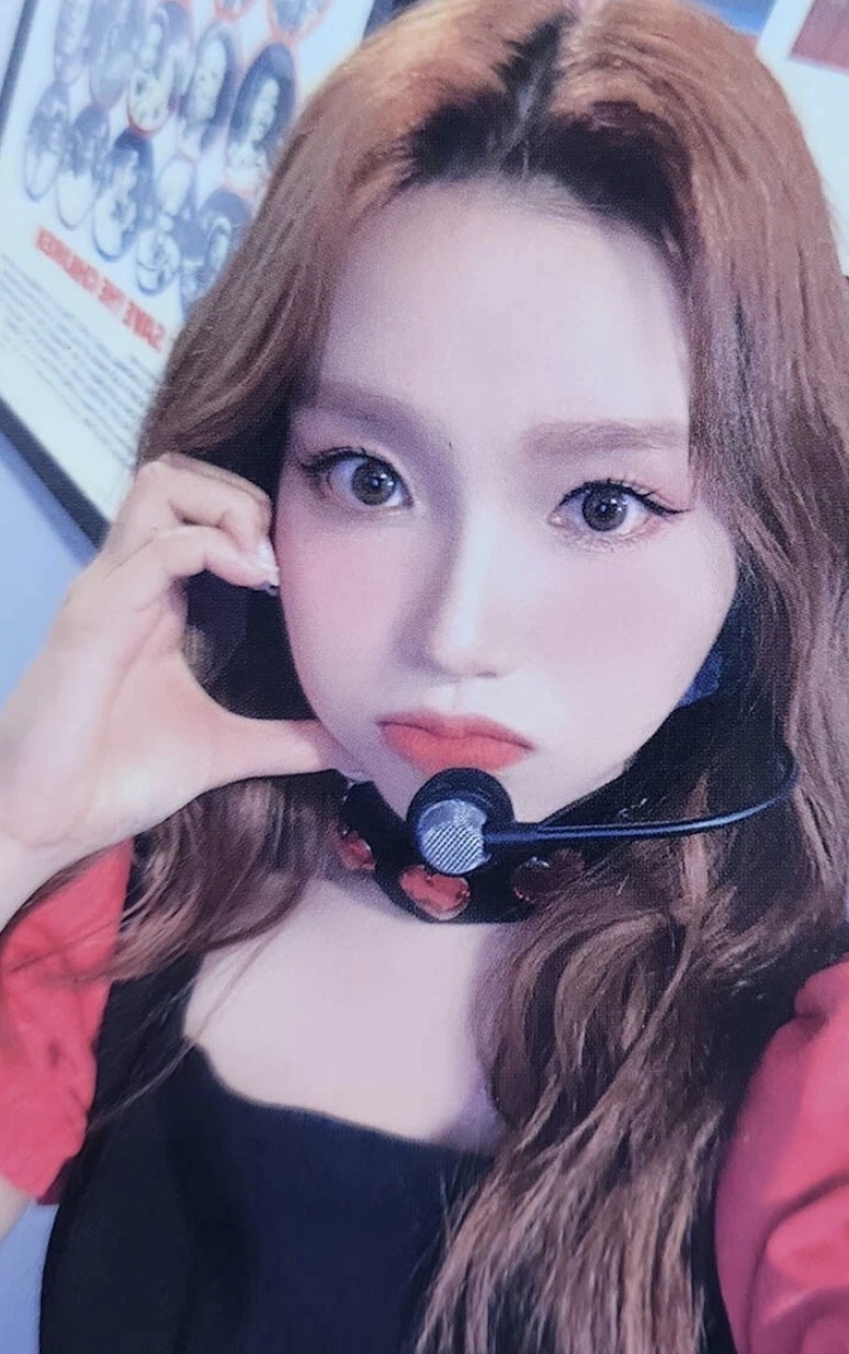 Gowon LOONA photocard from Trading Cards