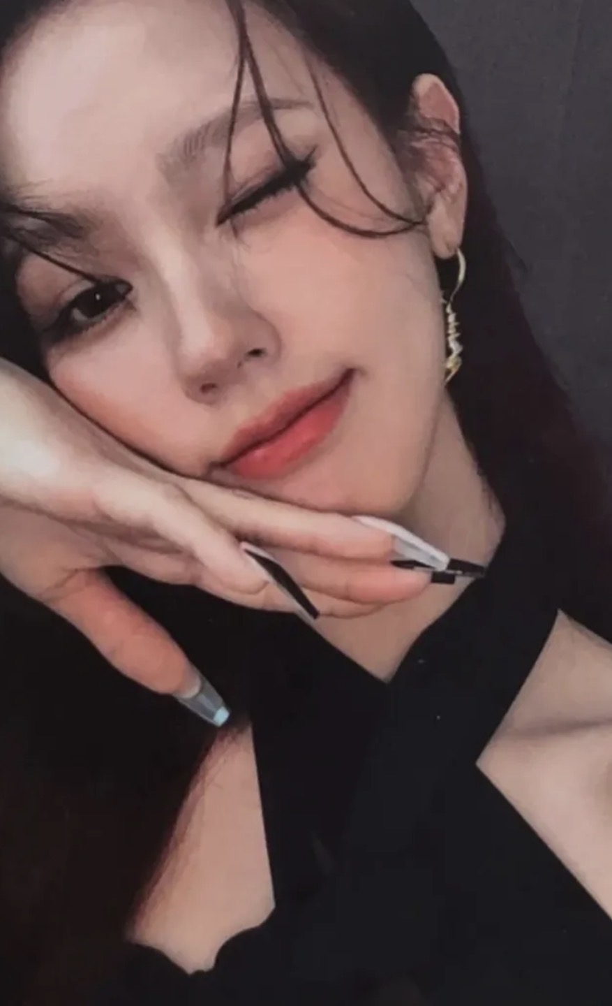 Miyeon I-DLE photocard from Photocard