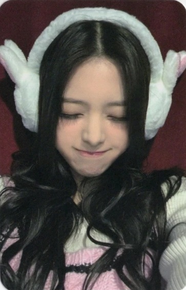 Yuna ITZY photocard - Cheshire Lucky Draw