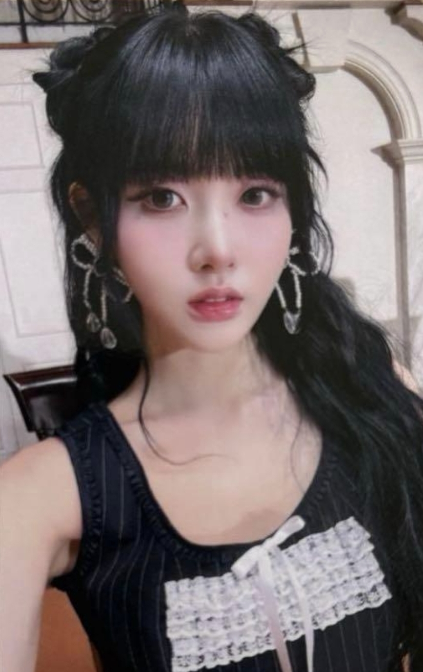 Sieun STAYC photocard from Trading Selfie Photocard
