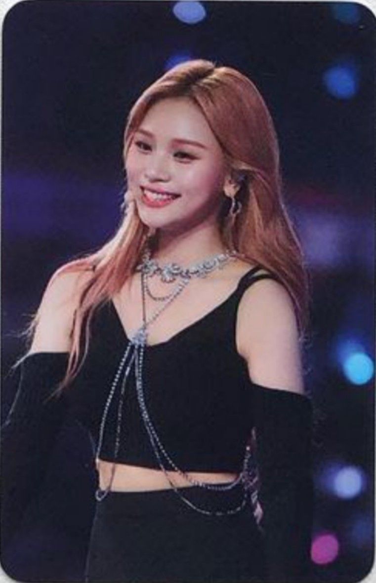 Umji VIVIZ photocard from Behind Photocard Set