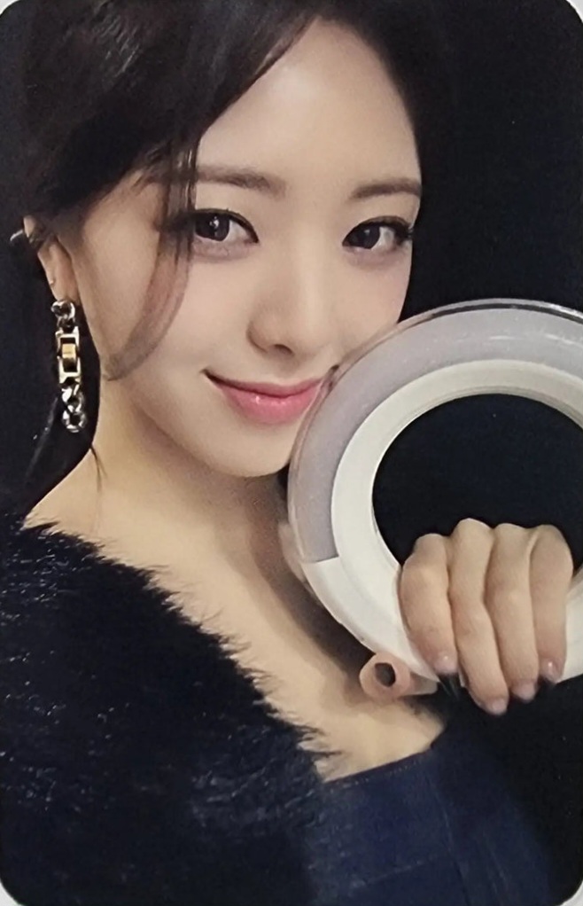 Yuna ITZY photocard from Lucky Draw