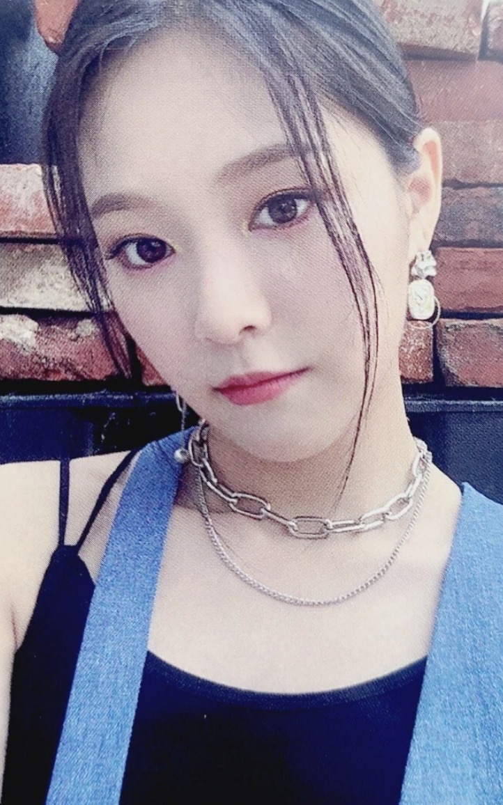 Hyunjin LOONA photocard from Online