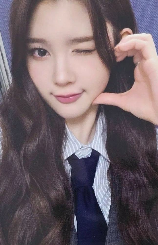 Ana Hearts2Hearts photocard from Offline