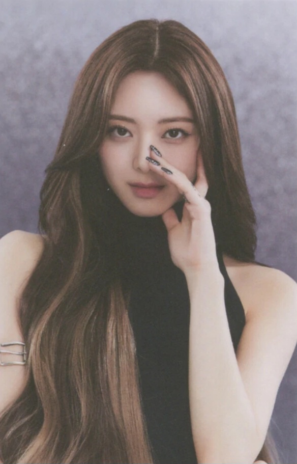 Yuna ITZY photocard from Neon Photocard
