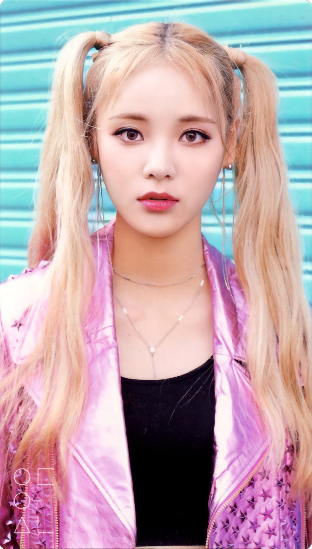 JinSoul LOONA photocard from Clear Card Set