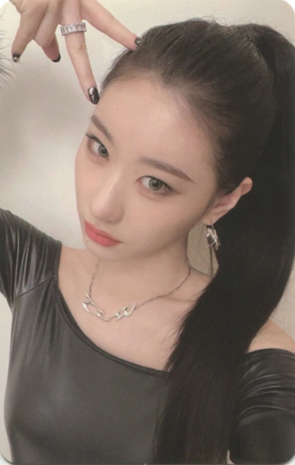 Chaeryeong ITZY photocard from Photocard