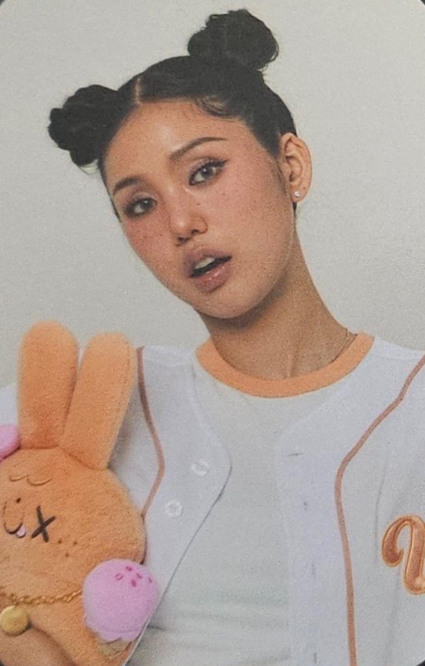 OMG x Momoi Pop-Up 'Closer To You' Trading Card Set