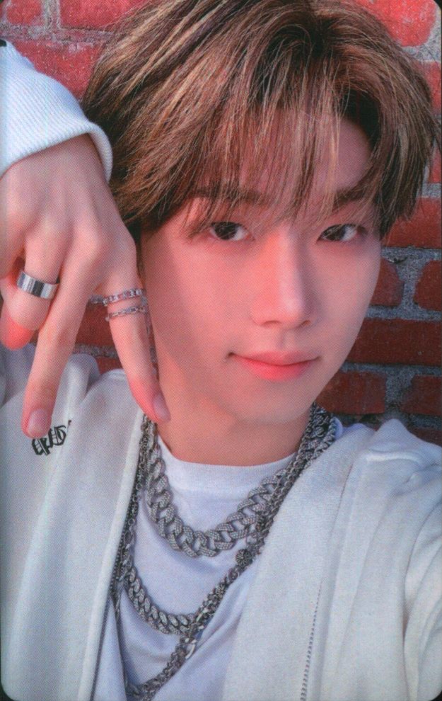 Hyunwoo xikers photocard from Benefit