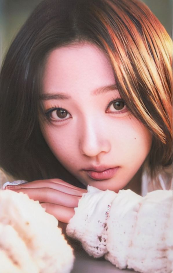 Stella Hearts2Hearts photocard - The Chase Random Trading Card
